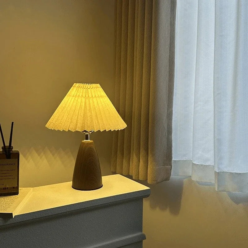 Pleated Retro Table Lamp