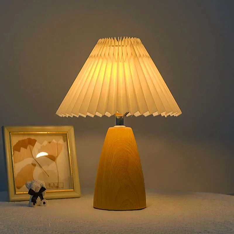 Pleated Retro Table Lamp