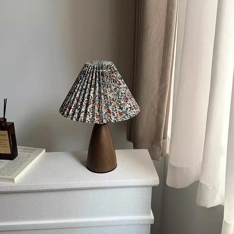 Pleated Retro Table Lamp