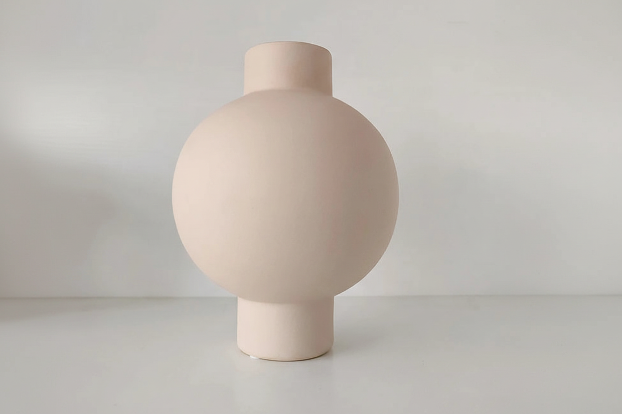 Vase image 14 - text removed