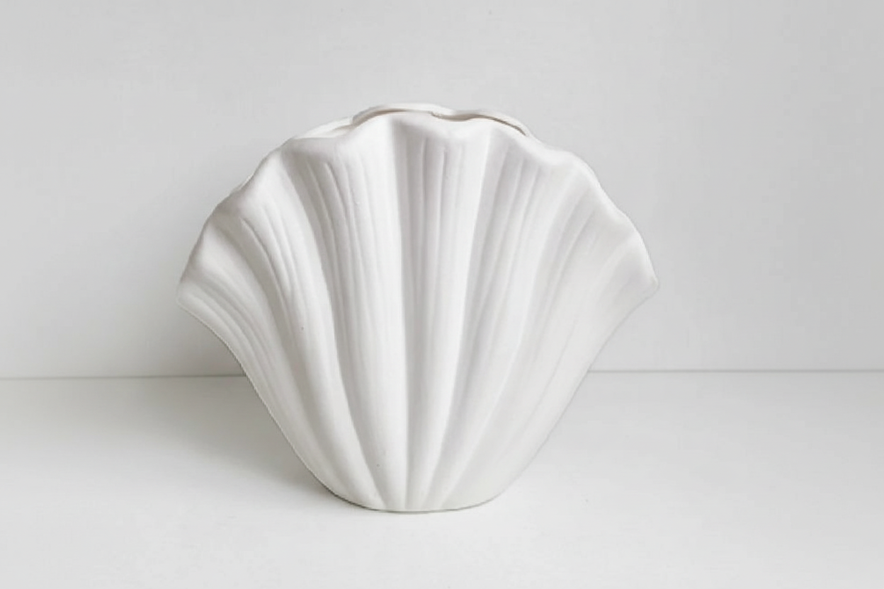 Vase image 15 - text removed